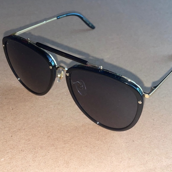 GUCCI Black Gold Frame Aviator Sunglasses Unisex GG0672S-001 58-19-145 - Picture 1 of 11